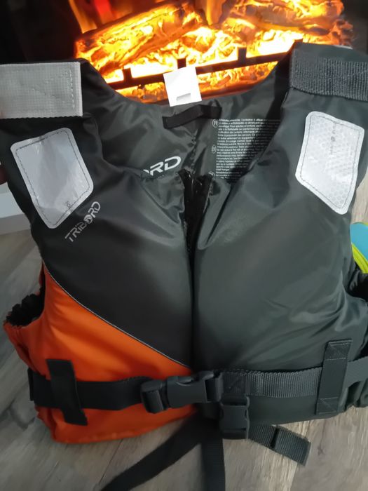 Vând vesta salvare copii - noi cu eticheta, marca Decathlon
