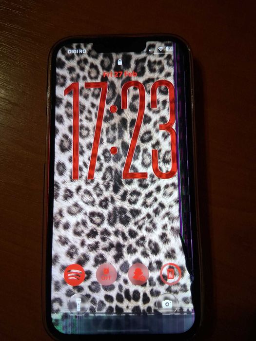 Vând Iphone 13 roșu