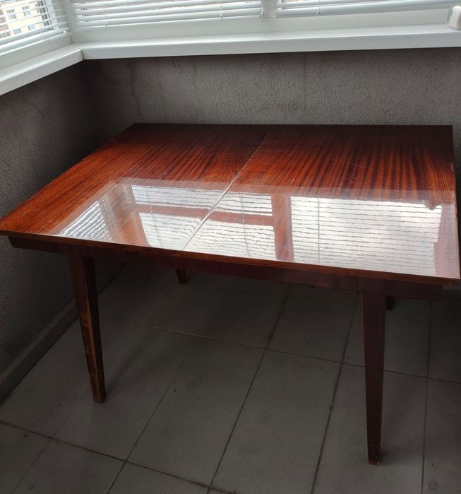 Трапезна маса - разтегателна