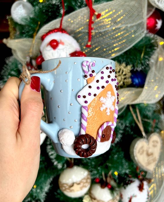 Коледна чаша "Бонбонена къща в лилаво"