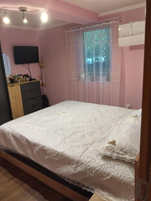 Продавасе двоетажна къща напълно обзаведена