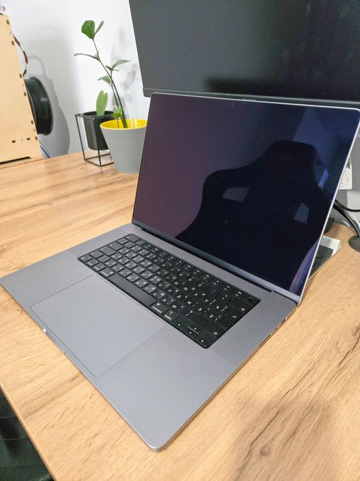 MacBook Pro 16" (2021) • M1 Pro • 16 GB