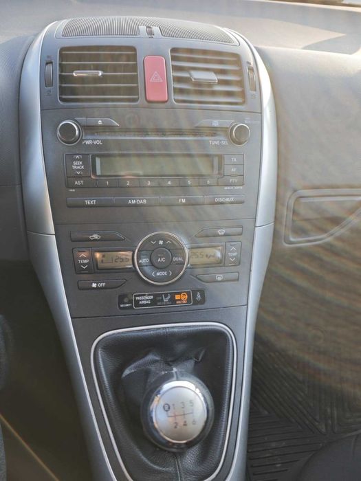 Toyota Auris Facelift - 2011г. - 6 скорости - Изключително запазена!