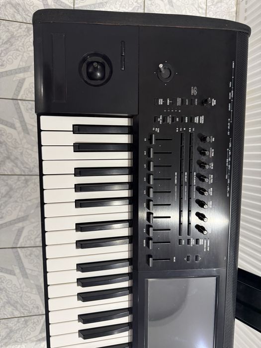 Korg Kronos 2, pedala, 9 seturi, stativ Spider
