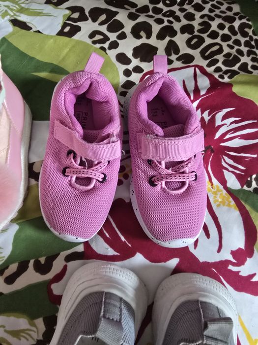 Детская обувь разная