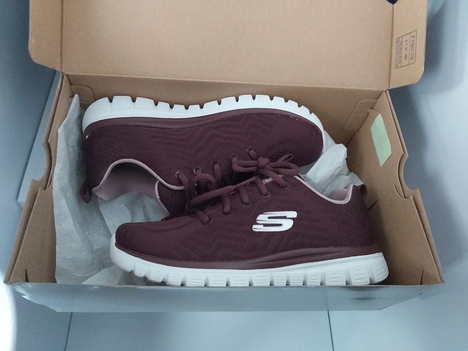 Adidași skechers