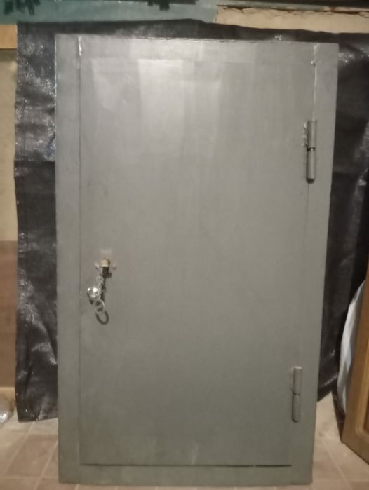 Продам металлический сейф