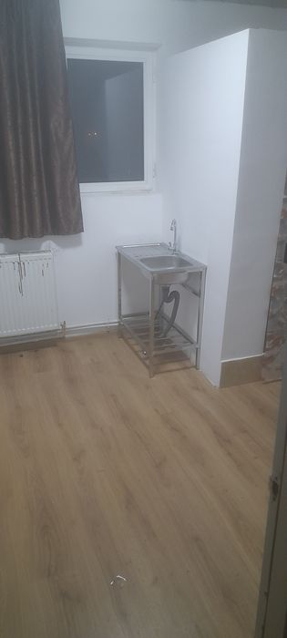 vând cameră cămin