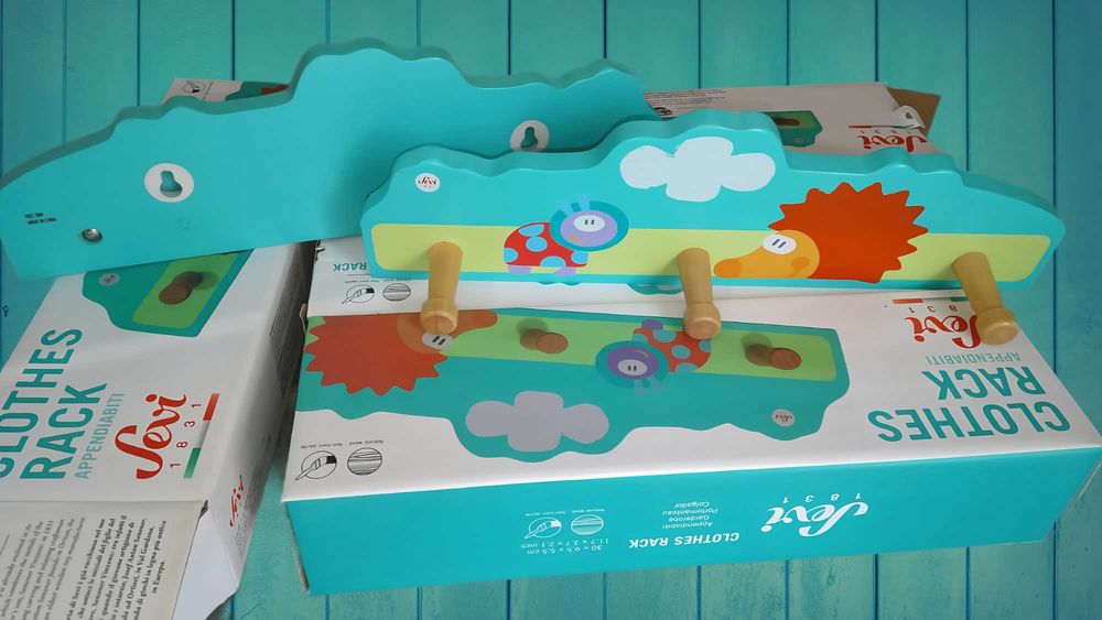 Чудесни дървени детски закачалки 3-ка в кутия / всичко с дърво