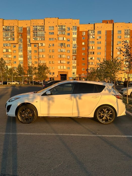 Mazda 3 2010 хэтчбэк