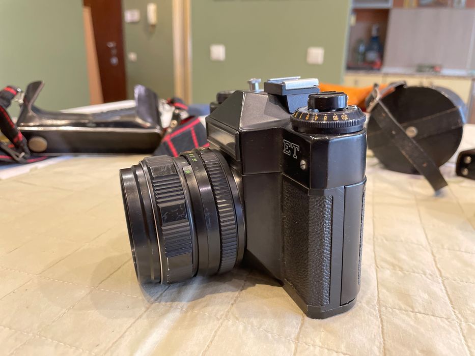 Фотоапарат Зенит +   фотоапарат Эликон автофокус