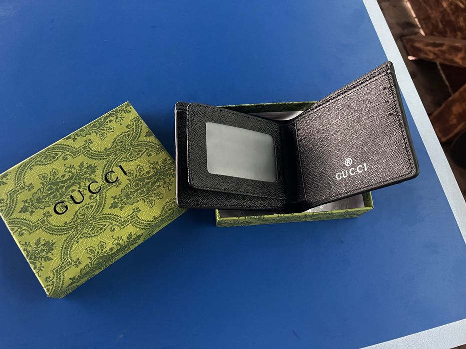 Vând portofel Gucci