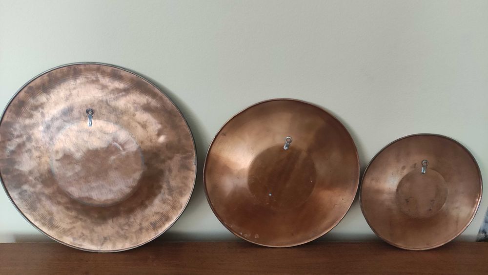 Лот от 3 медни чинии за стена гравирани с други цветни метали