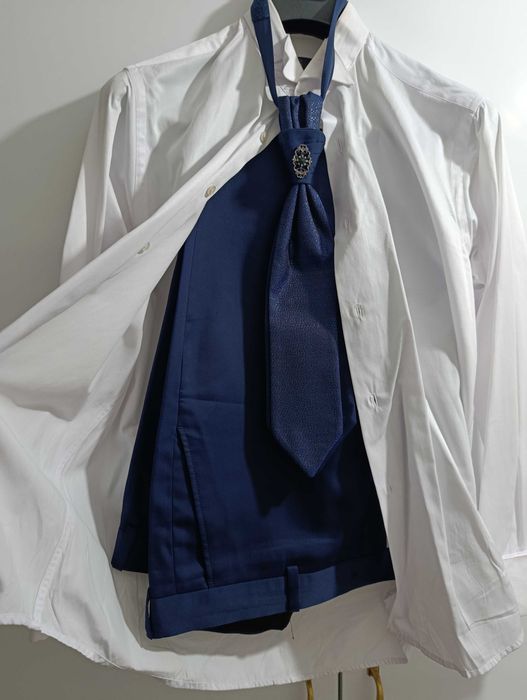 Мъжки официален костюм