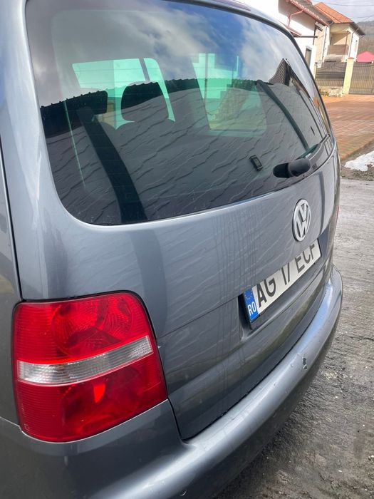 Vand vw touran 2006 7 locuri