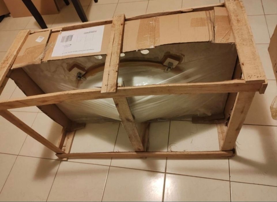 Set chiuvetă + oglindă, baterii Mobexpert – Noi, în ambalaj