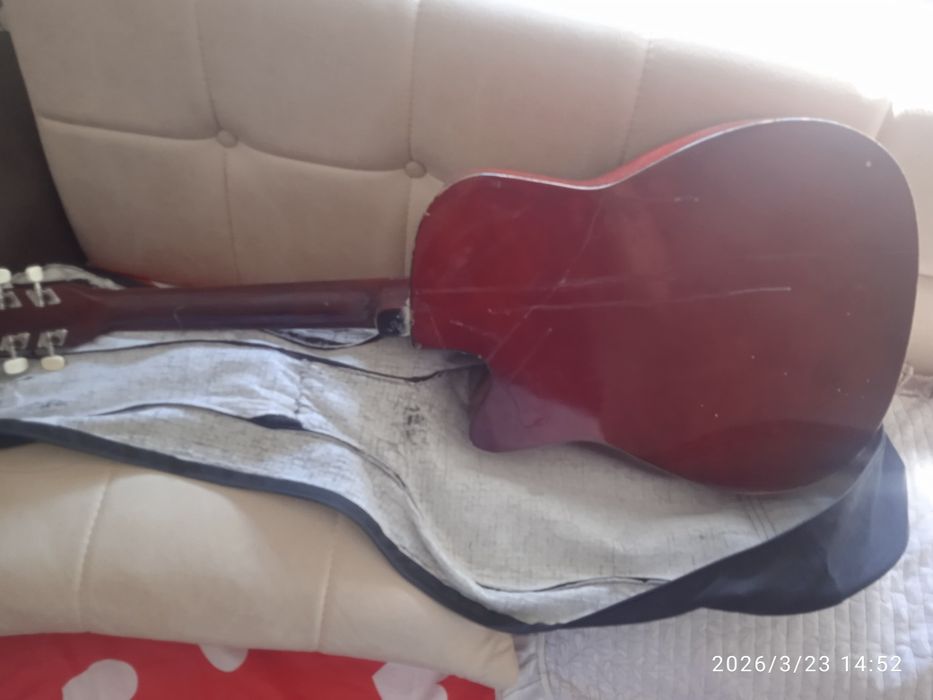 Akkustik gitara +chexol