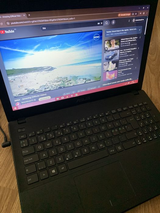 Laptop Asus display 15,6 led,Windows 10,4gb ram,320gb m functional.