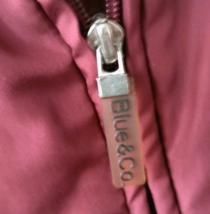 Дамски елек - вишнево червен.