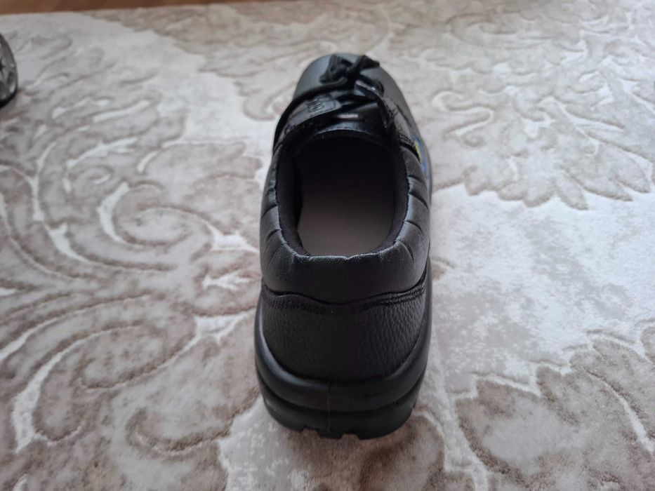 продавам работни обувки LEGASEA номер 46 с метални бомбета