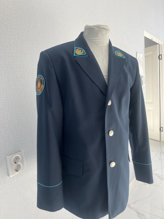 Китель с брюками.