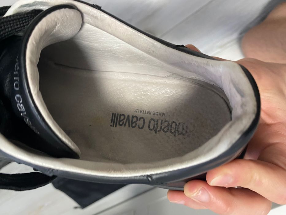 Продавам обувки Roberto Cavalli