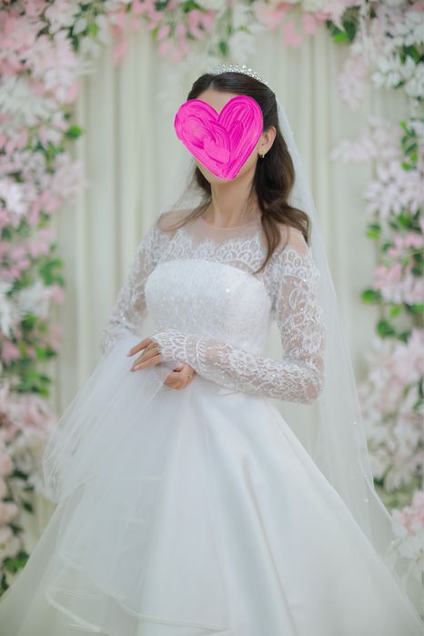 СРОЧНО! Элегантное свадебное платье с длинным шлейфом