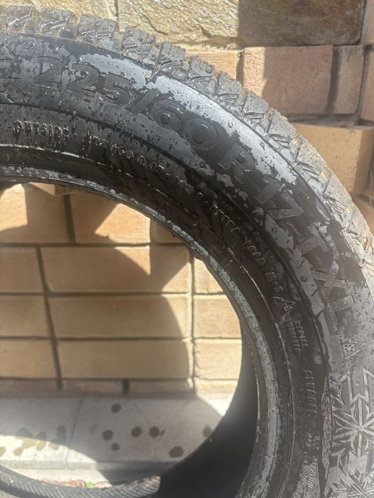 Продам две зимние шины 225/60/ 17