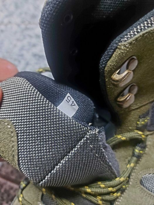 Високи туристически обувки №45