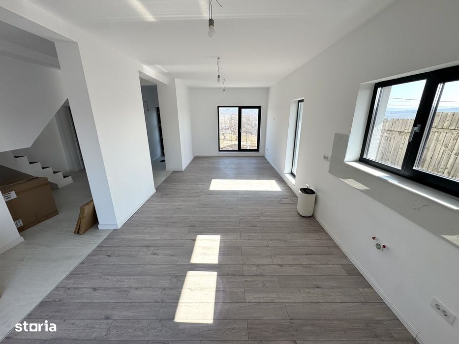 500 mp teren! Incalz in pard! Vila 4 camere, Hlincea (Bucium)