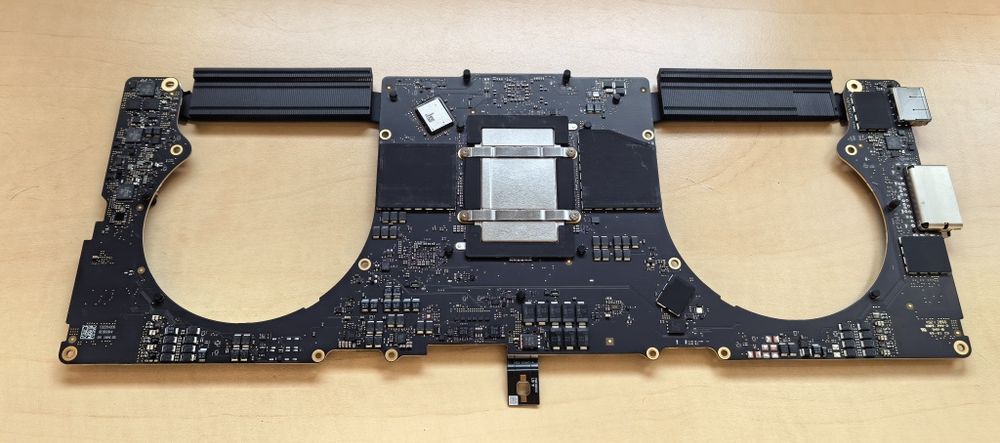 Placa de baza A2485 Macbook Pro 16" M1 Pro 2021_16GB DDR5_1TB SSD_NOUA / Nefolosita + montaj GRATUIT /// FARA CONTURI / FARA MDM__PERFECTA__