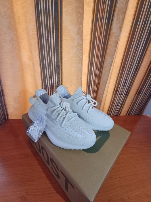 Yeezy Boost 350 V2 Bone