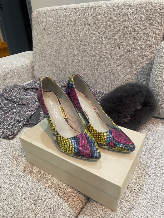 Туфли почти новые, одевала один раз на merry me.