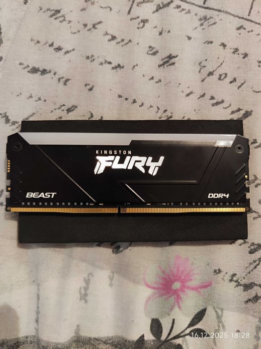 Рам памет 32GB DDR4 3200 Kingston Fury Beast RGB