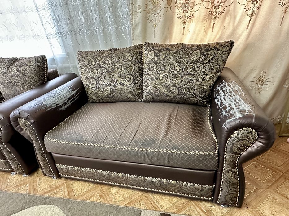 Продам диван коричневого цвета
