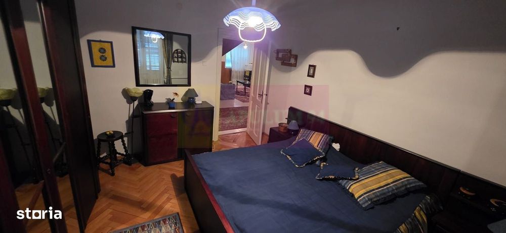 Vila de vanzare cu 6 camere si teren de 5116 mp in Cornu, Prahova