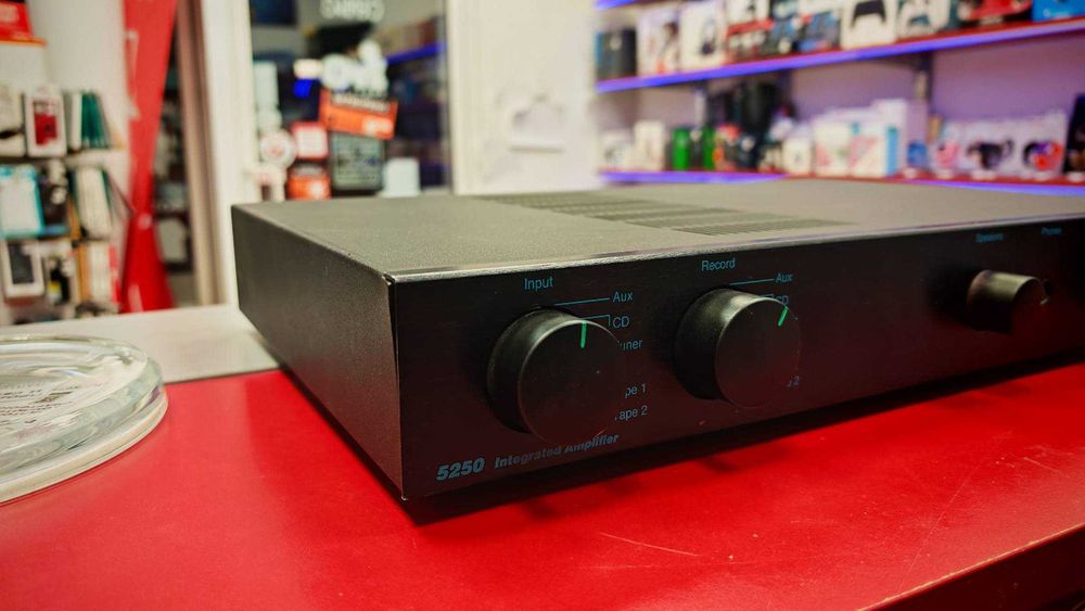 Британски усилвател Creek 5250