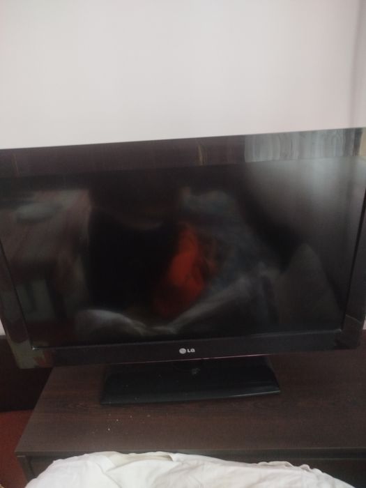 Продавам телевизор LG 32LD750