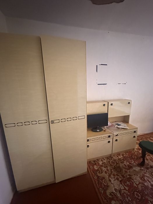 Продам шкафы и серванты