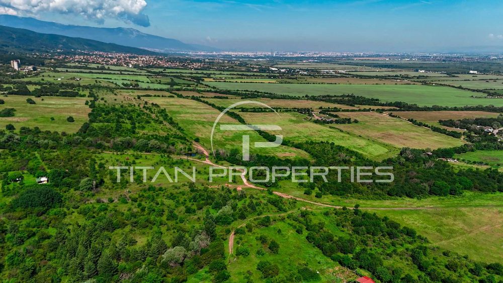 Парцел за продажба в с. Лозен, м-т Чоланица
