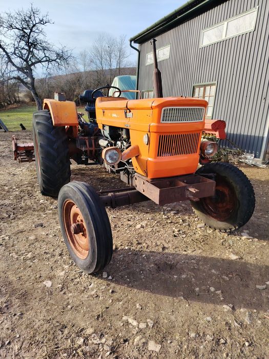 Vând tractor Fiat 670