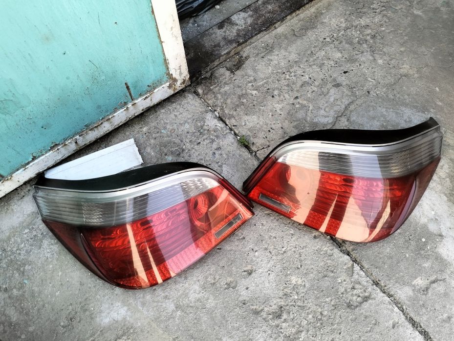 Задние плафоны на БМВ е60 в хорошем состояние