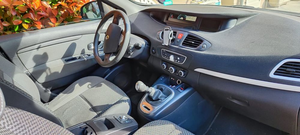 Planșă de bord renault scenic 3  facelift 2012