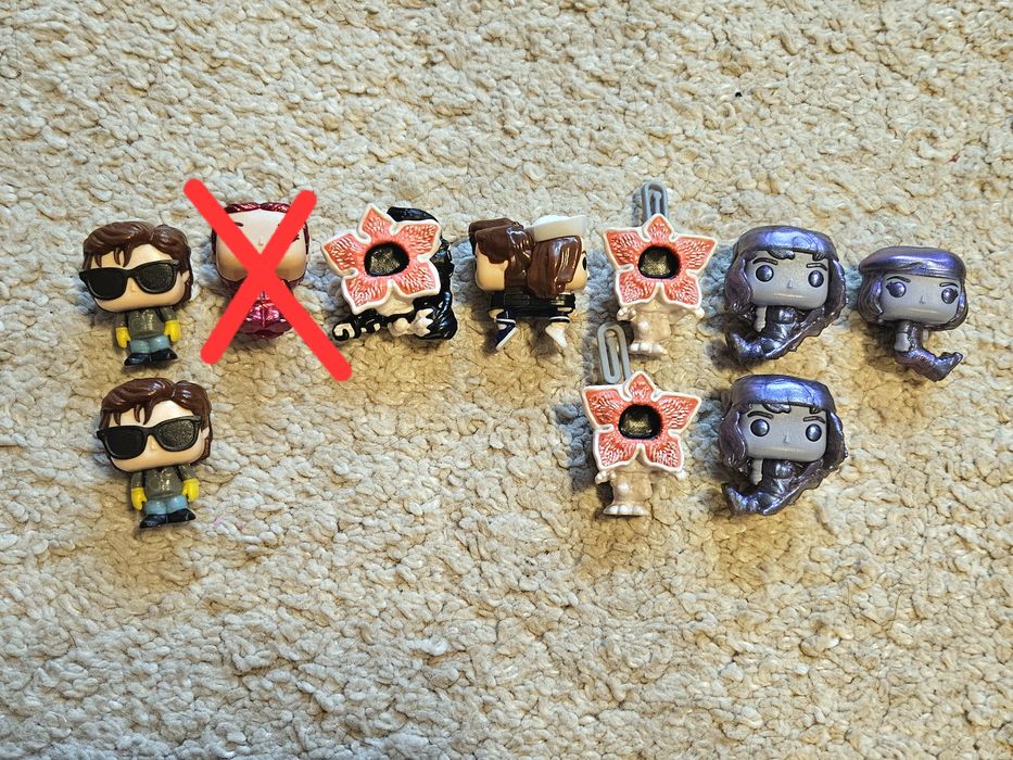 Фигурки от колекцията Kinder joy Stranger things
