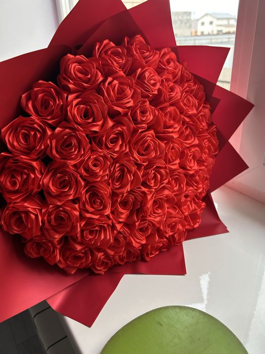 Букет атласных роз