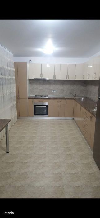 Casa cu 5 camere, curte și aer condiționat