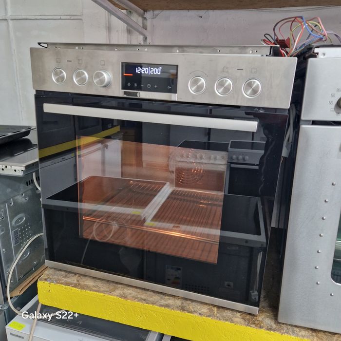 Комплект фурна и плот за вграждане тип шейна BOSCH Pyrolyse