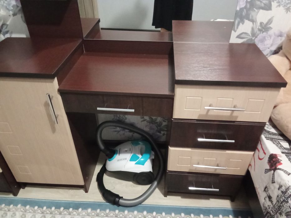 Продам  камод для спальни.