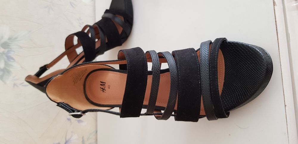 новые босоножки Н&М