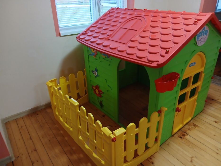 Детска пластмасова къща